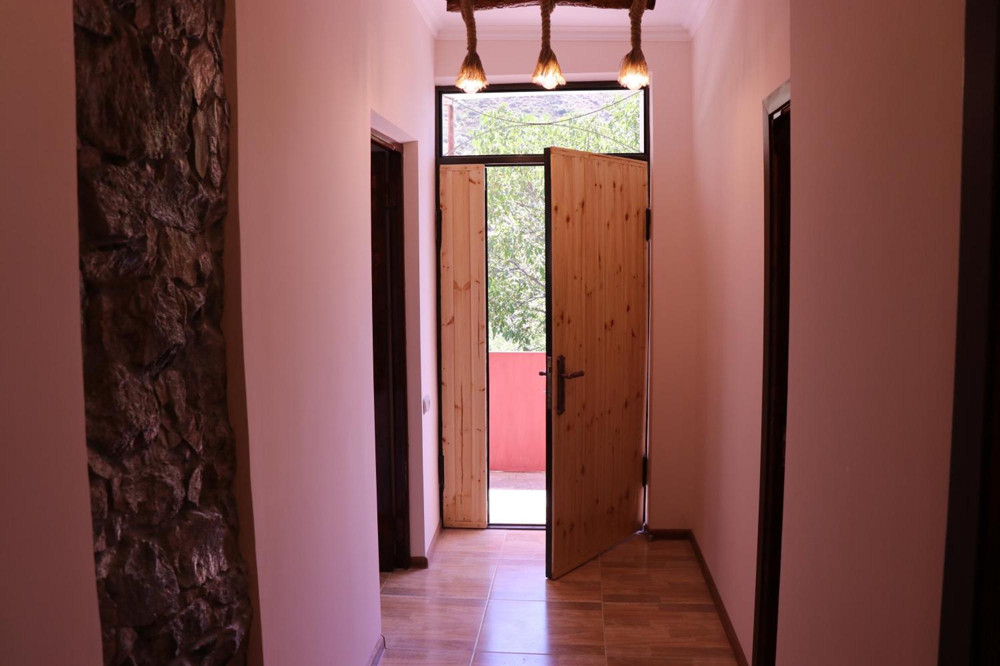 Legend Guest House Yekhegis Exterior photo