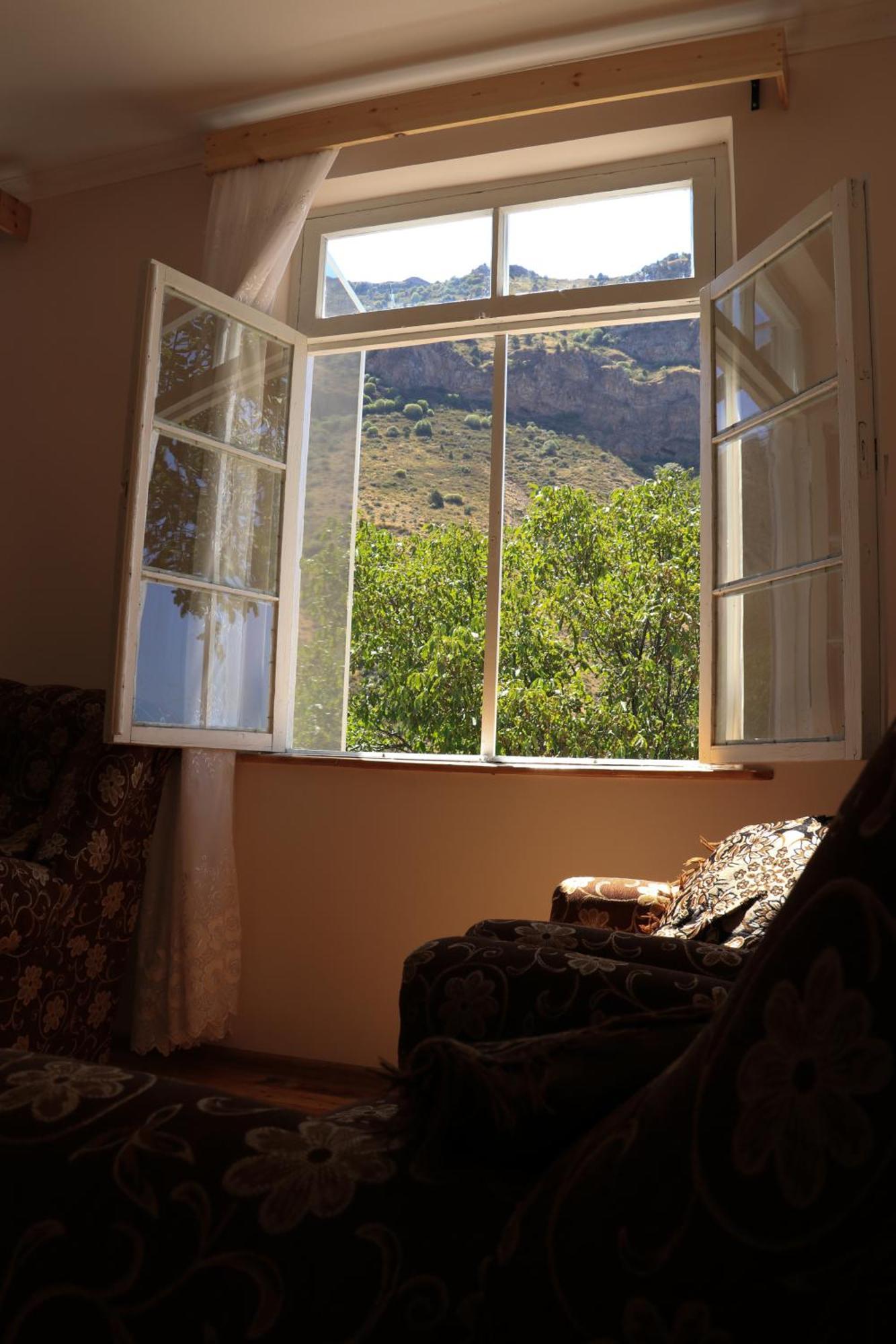 Legend Guest House Yekhegis Exterior photo